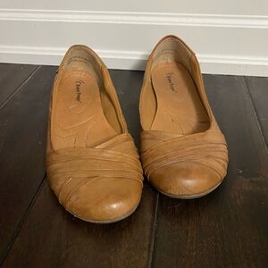 Women’s tan leather (man made) flats size 8.5